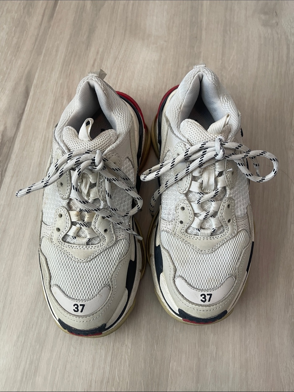 BALENCIAGA SIZE 37 UNISEX